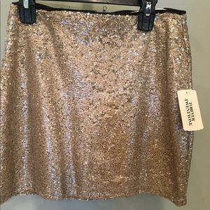 Gold sequins short skirt